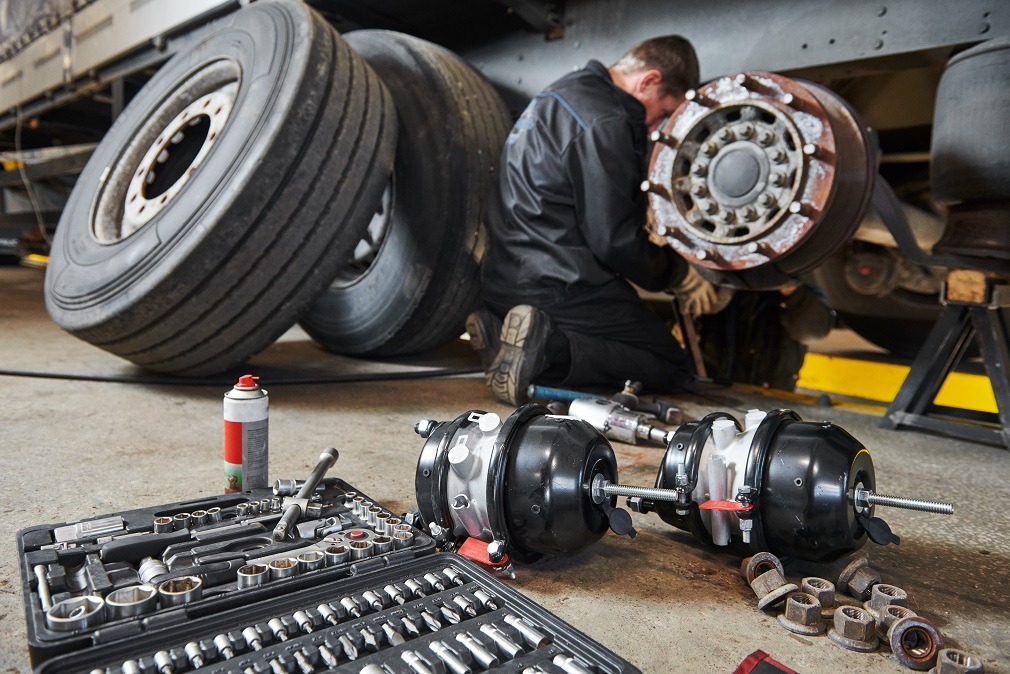 You are currently viewing A Comprehensive Guide to Equipment Trailer Maintenance